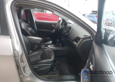 2019 Jeep Cherokee Latitude Plus 4X4 z USA, uszkodzony, nr VIN 1C4PJMLB4KD261708